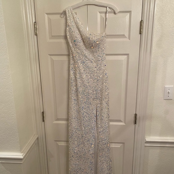 BRAND NEW! Sherri Hill white prom dress, size 8, never worn! One shoulder style. - Picture 3 of 3